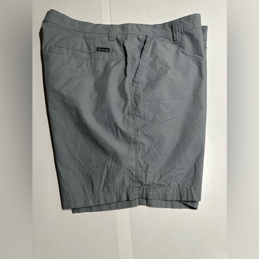 Columbia men’s size 38 flat front shorts 8 inch bluish‎ gray color